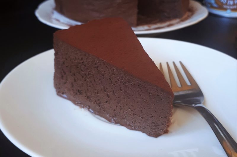 Nepečená čokoládová penová torta